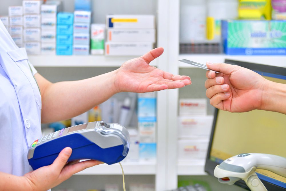 Como economizar nas compras da farmácia?